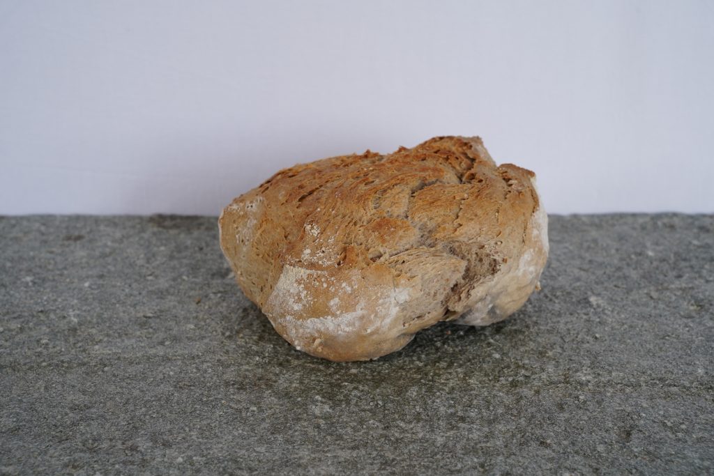 Holzofenbrot aus dem Holzofen vom Hofladen Riedweid in Mosen