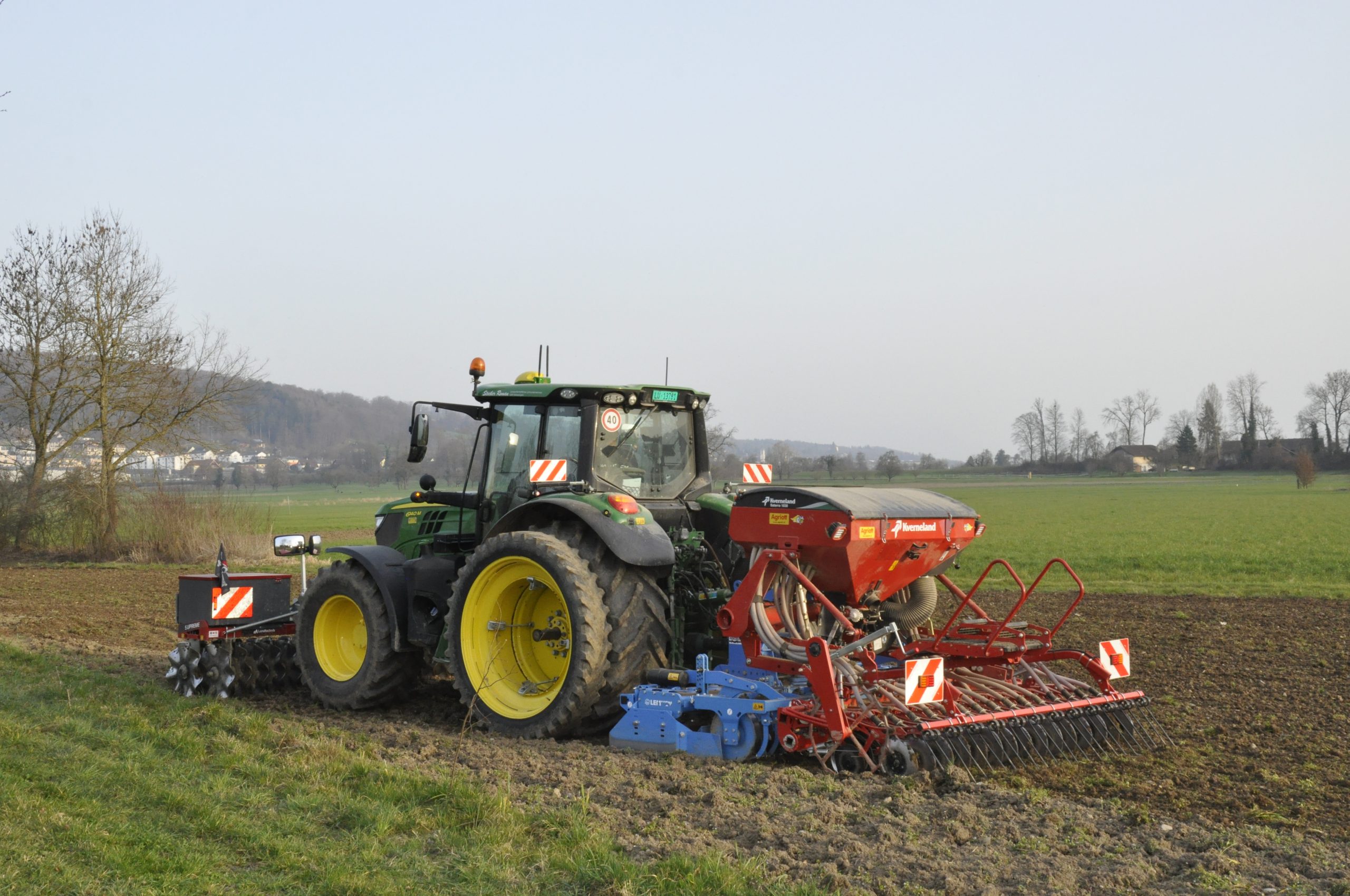 Feldarbeit – Vorbreitung für den Frühling.